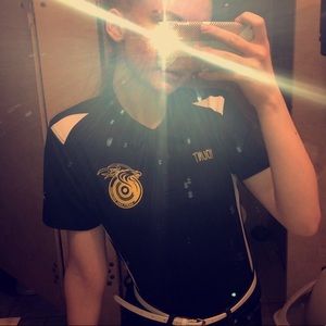 Meet your Posher, Azylin